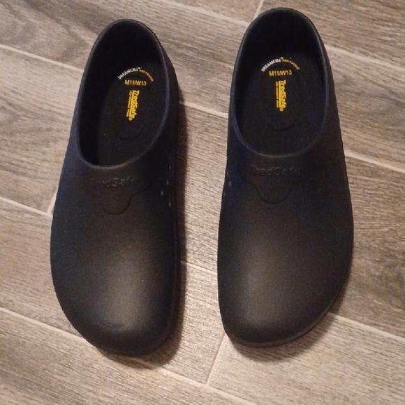 Men's Black Slip-On Shoes - Picture 1 of 5